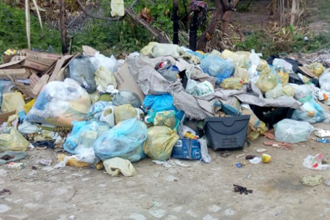 Moradores de Açuzinho reclamam da falta de coleta de lixo há 15 dias