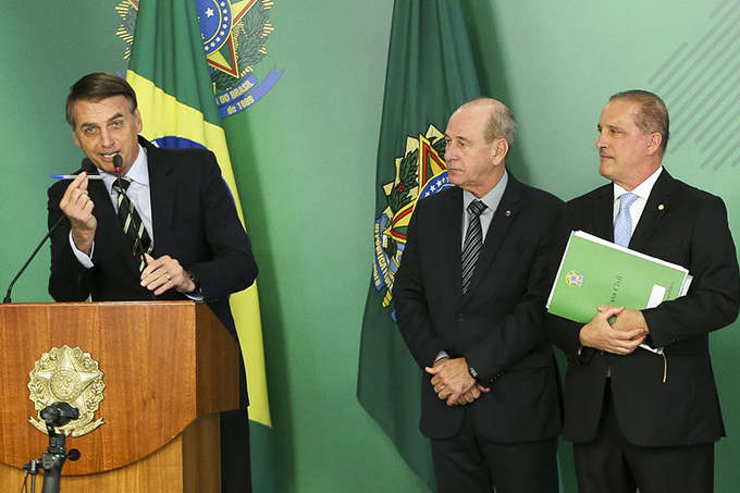 Bolsonaro rebate críticas ao decreto da posse de armas