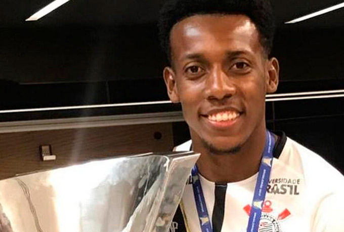 Bahia anuncia volta do lateral esquerdo Moisés ao Esquadrão