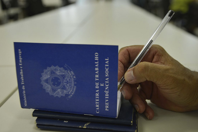 País fecha 2018 com saldo positivo de empregos formais