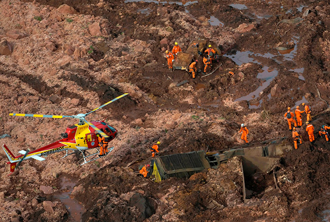 Bombeiros confirmam nove mortes e 265 desaparecidos