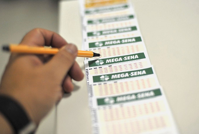 Mega-Sena acumula e pode pagar R$ 20 milhões na quarta