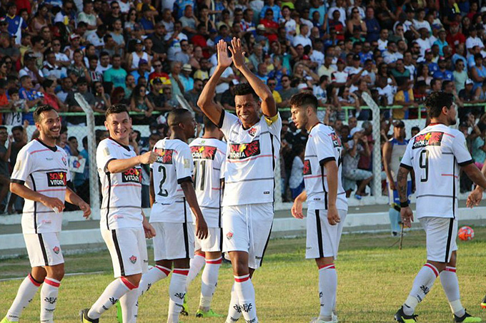 Edcarlos destaca experiência para dar a volta por cima no Vitória