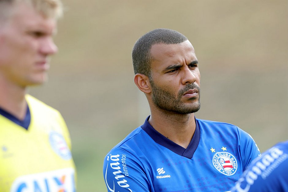 Enderson define time reserva, e Ernando vai estrear pelo Bahia