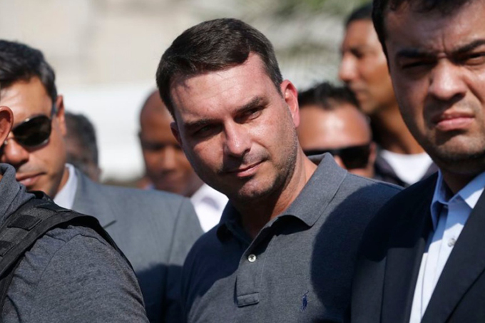 Marco Aurélio confirma anúncio de decisão contra Flávio Bolsonaro