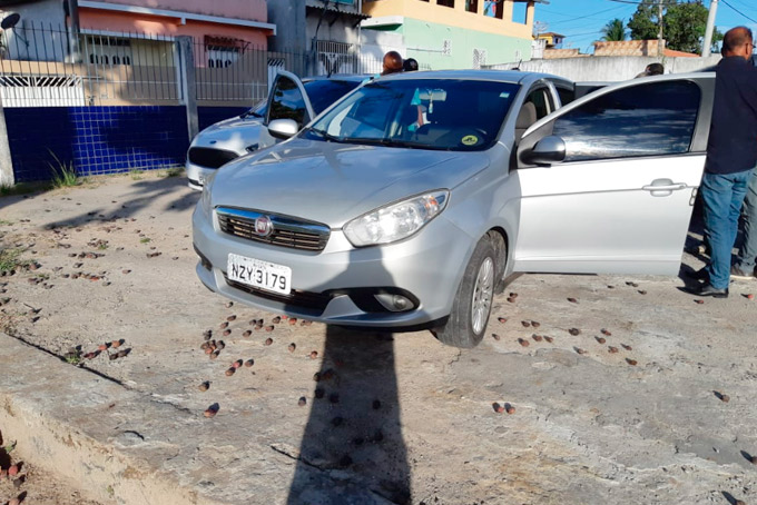Três assaltantes armados fazem arrastão em Mata de São João 
