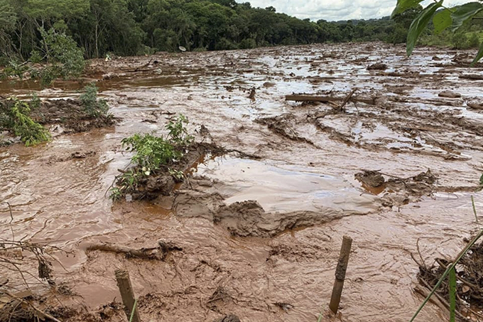 Chuva interrompe trabalho de buscas em Brumadinho