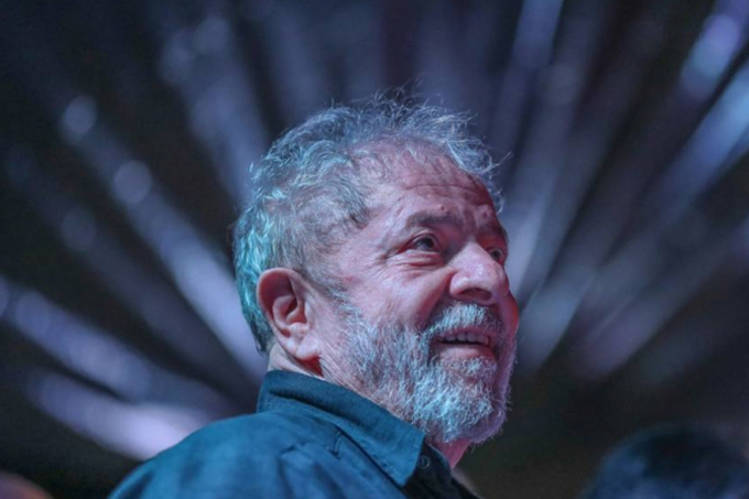 Lula é condenado a 12 anos e 11 meses por corrupção e lavagem de dinheiro