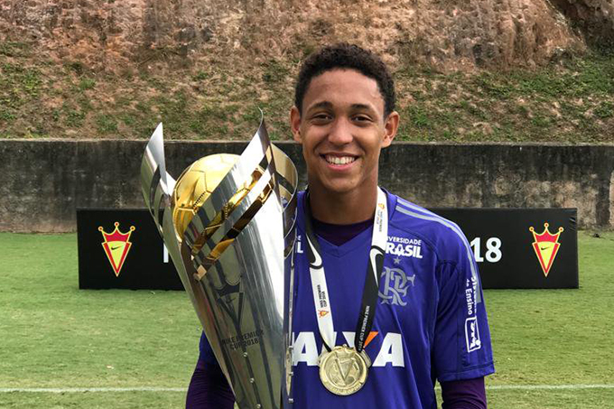 Goleiro convocado para seleção é 1.ª vítima identificada em incêndio 