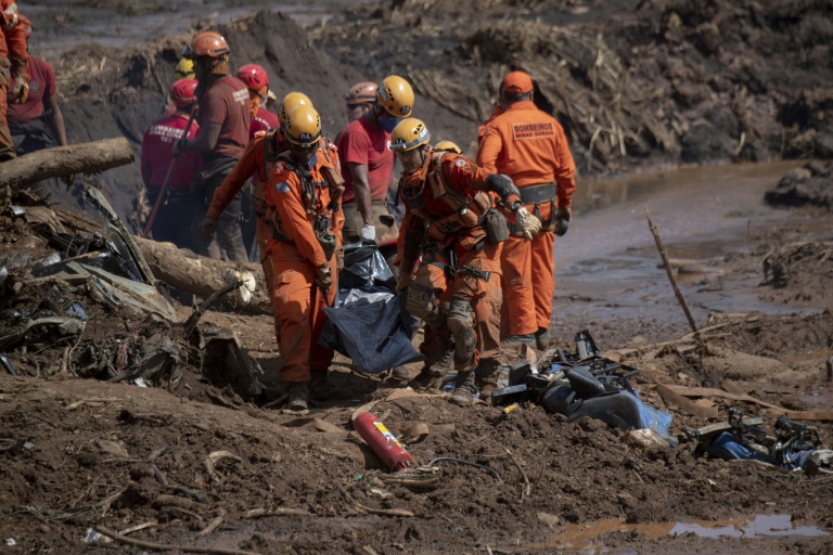Bombeiros confirmam 157 mortos e 165 desaparecidos em Brumadinho