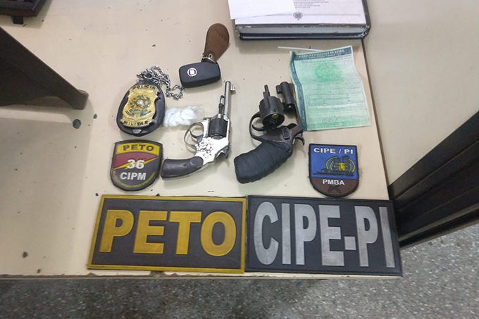 Quatro homens são presos com armas e drogas em Dias d'Ávila