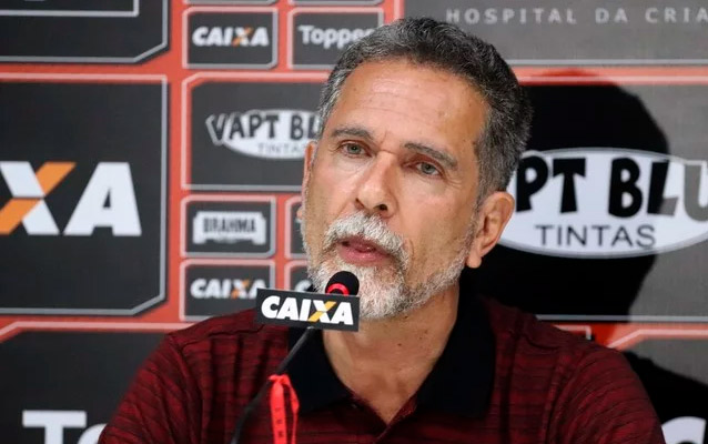 Conselheiros do Vitória emitem carta exigindo renúncias de presidente