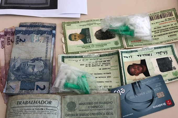 Dupla é presa com vários pinos de cocaína em Praia do Forte