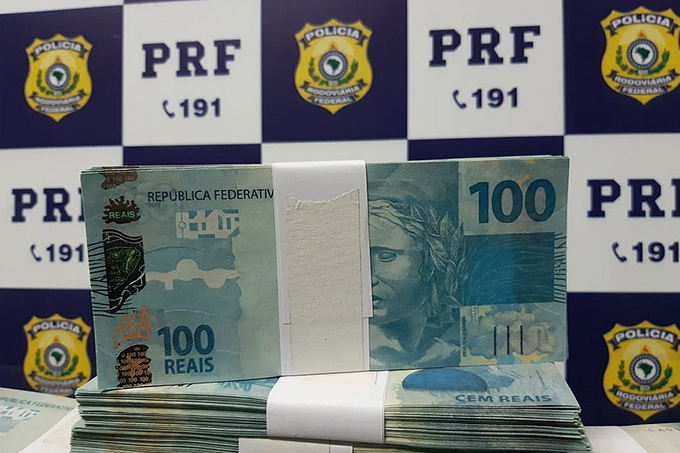Passageiro de ônibus é preso com R$ 231,6 mil em notas falsas