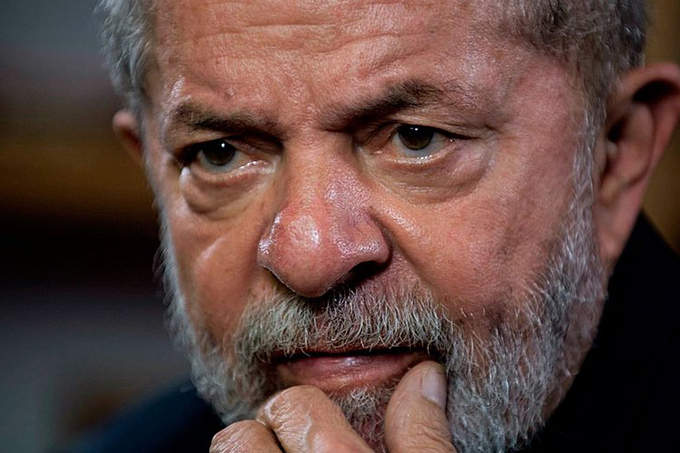 Lula diz à PF que não incitou ninguém a invadir triplex do Guarujá