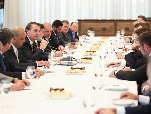 Bolsonaro e líderes debatem eventuais mudanças na reforma