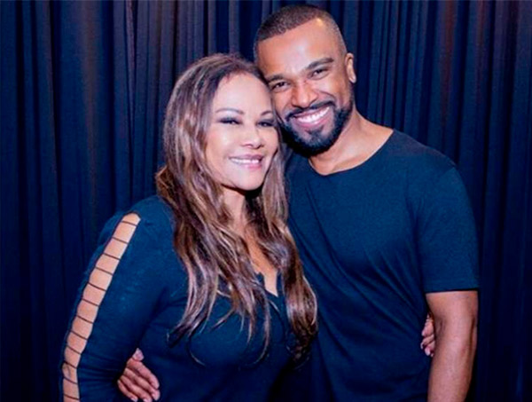 Mãe de Alexandre Pires é detida por 'gato' em energia elétrica