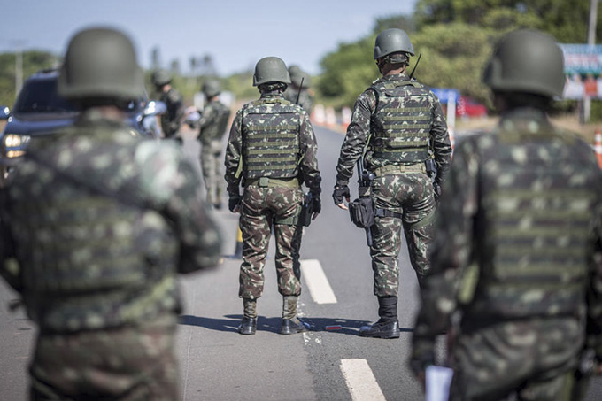 Reajuste de salários trava envio de projeto de aposentadoria de militares