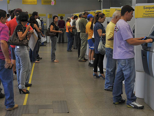 Agências bancárias só voltam a abrir na quarta-feira às 12h