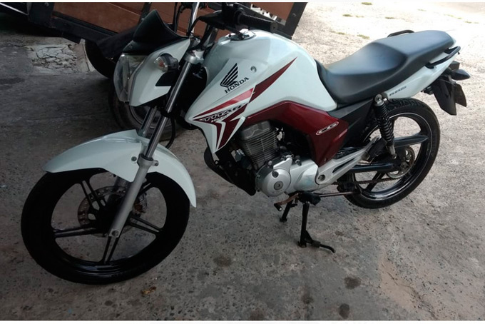 Motocicleta é tomada de assalto em Dias d'Ávila