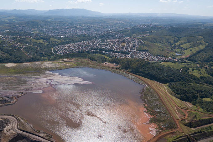 Rejeitos de barragem que rompeu em Minas Gerais ameaçam o Velho Chico