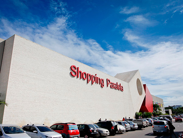 Parte de estacionamento do Shopping Paralela é interditada 
