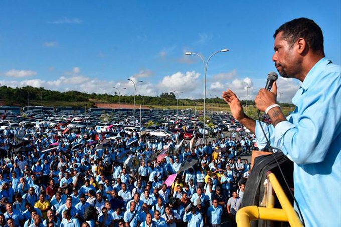 Funcionários da Ford anunciam indicativo de greve