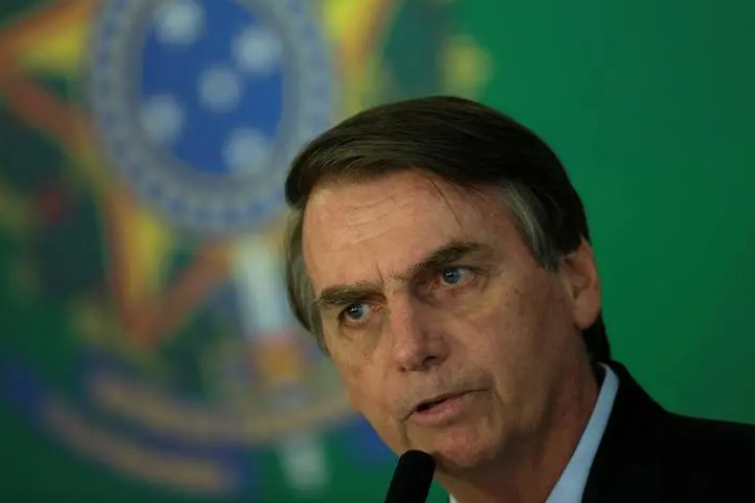 Imprensa é alvo de Bolsonaro no Twitter a cada 3 dias