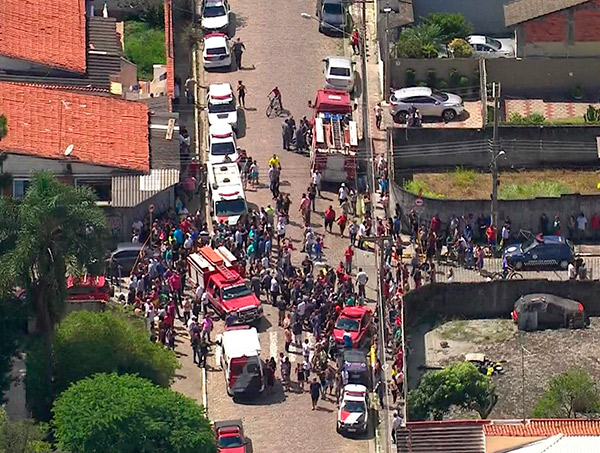 Dupla ataca escola em Suzano, mata sete pessoas e se suicida