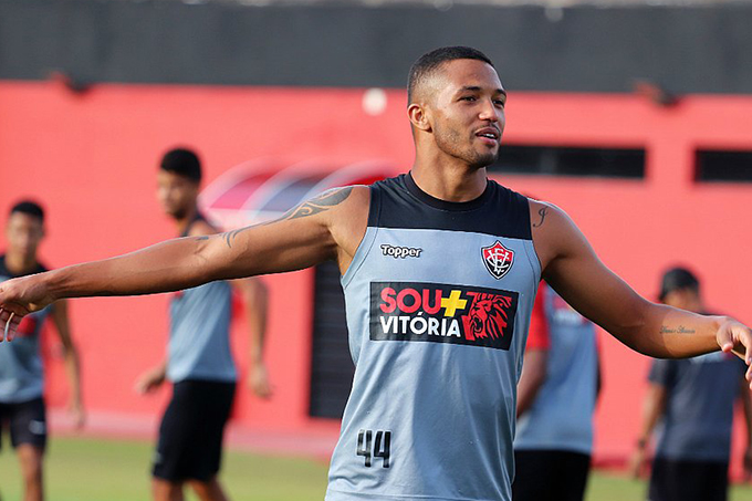 Com caras novas, Vitória enfrenta Confiança e tentar acabar jejum