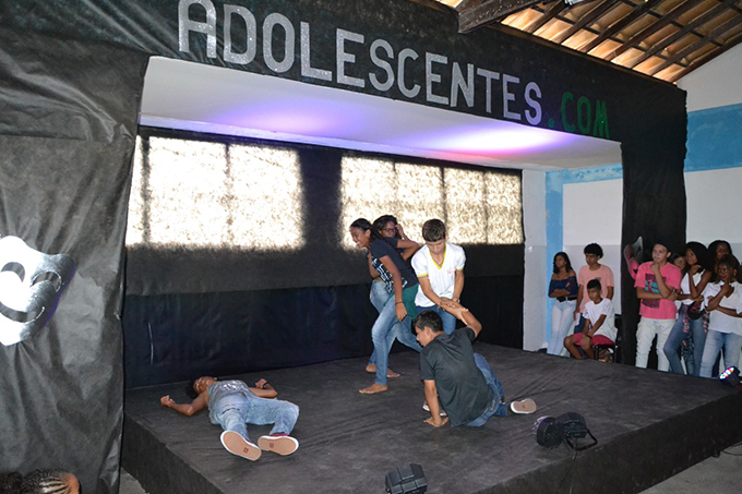 Prefeitura realiza oficinas de teatro em Escola Municipais