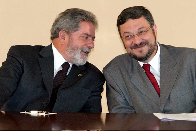 Palocci reafirma que Lula negociou repasses a filho com montadoras
