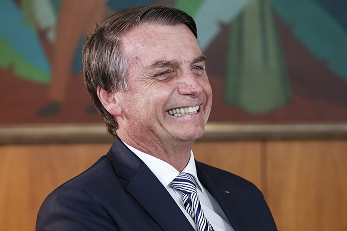 Popularidade do governo Bolsonaro cai 15 pontos porcentuais desde janeiro