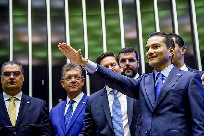 ‘O presidente precisa descer do palanque’, diz Marcos Pereira