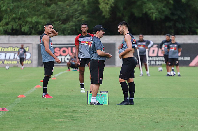 Há 10 jogos sem vencer, Leão terá duelo decisivo contra o Náutico