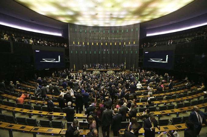 Câmara desafia governo e engessa Orçamento