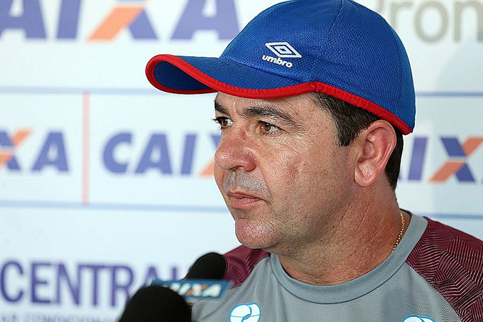 Enderson Moreira valoriza boa fase do Bahia e defende Rogério