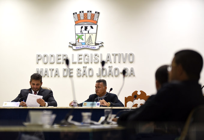 Após um mês, assessora com salário de 8 mil pede exoneração da Câmara 