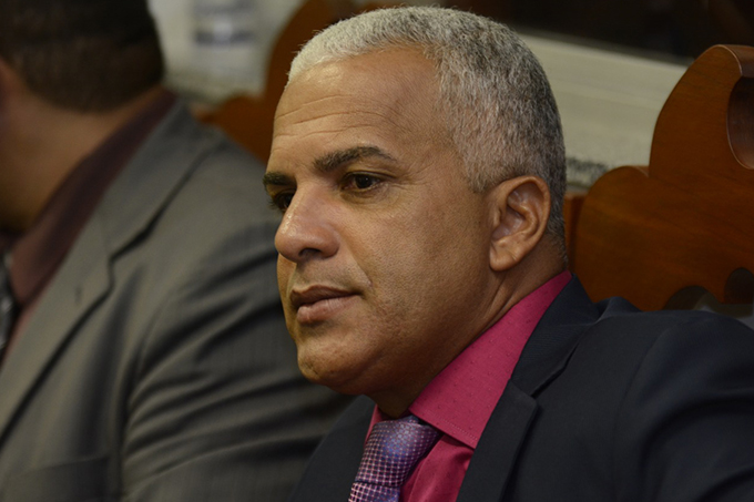 'Se dinheiro for devolvido, prefeito investe no transporte universitário', diz Bira
