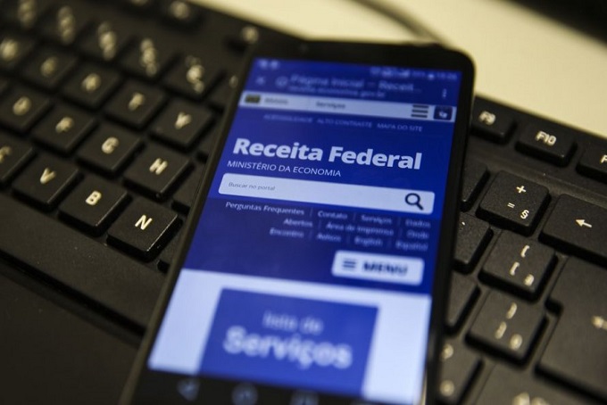 Receita abre na segunda consulta a lote do IR