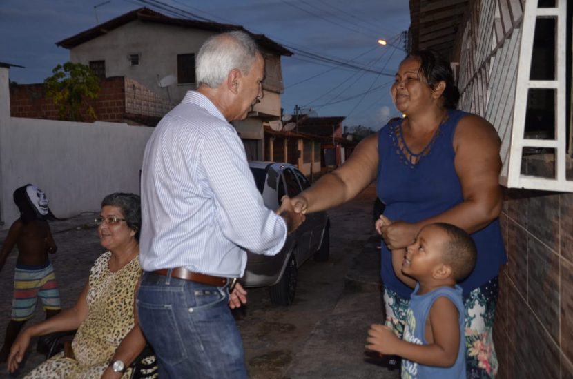Prefeito inaugura pavimentação de quatro ruas no centro 