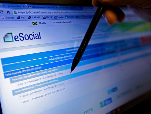 Empresas do Simples têm até amanhã para inscrever empregado no eSocial