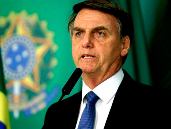 Bolsonaro exonera Vélez e anuncia Weintraub como sucessor