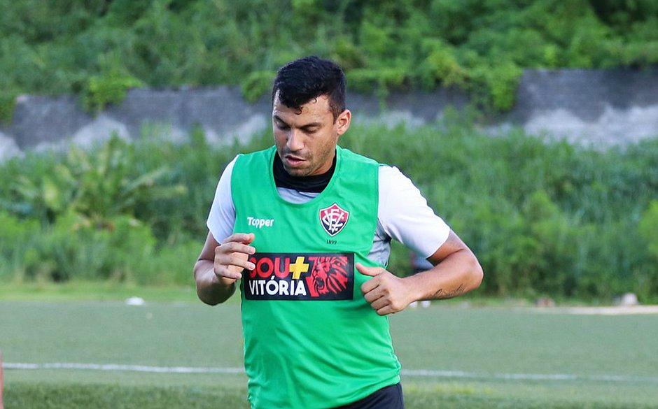 'Estamos devendo há muitos jogos', reconhece Neto Baiano