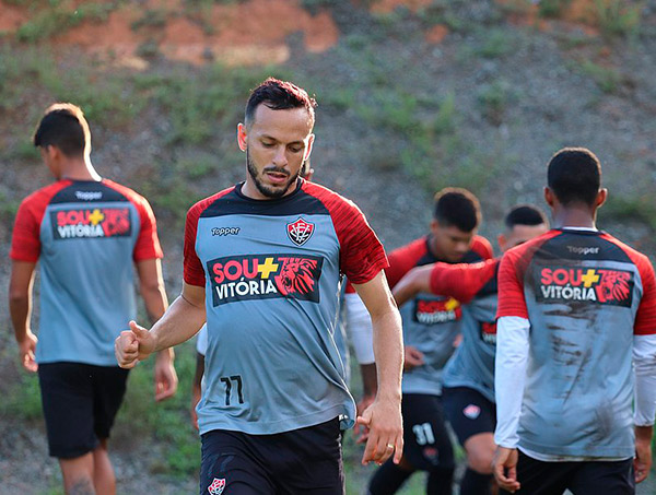 Yago é emprestado ao Goiás e se despede do Vitória