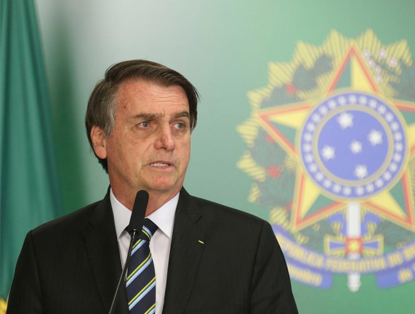 Bolsonaro cria 13º salário para o Bolsa Família