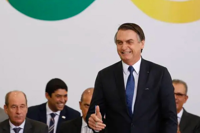 Bolsonaro admite que procurou a Petrobrás para tratar de preço do diesel