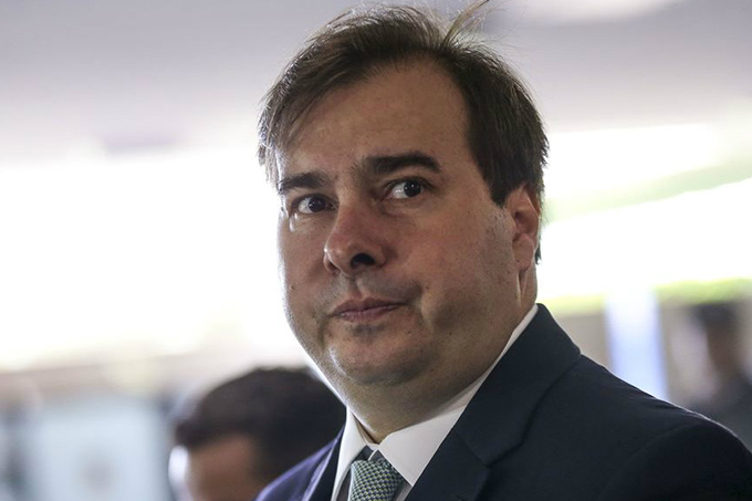 Maia articula pauta mínima de apoio à Previdência entre governadores 