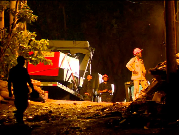 Bombeiros encontram corpo de mulher e nº de mortos na Muzema sobe para 10