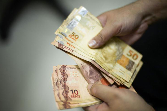 Governo propõe salário mínimo de R$ 1.040 para o próximo ano